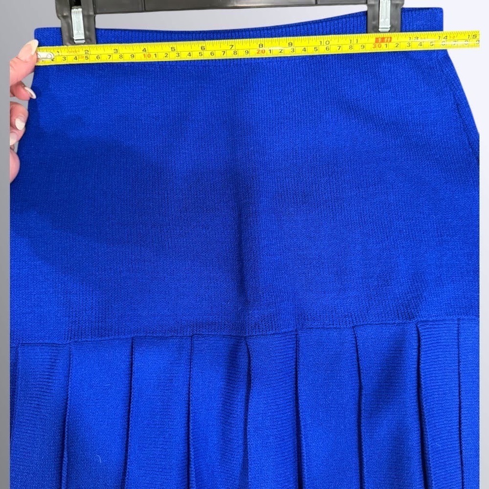St. John Santana Knit Pleated Hem Skirt Size 4 Royal Blue Vintage Made in USA